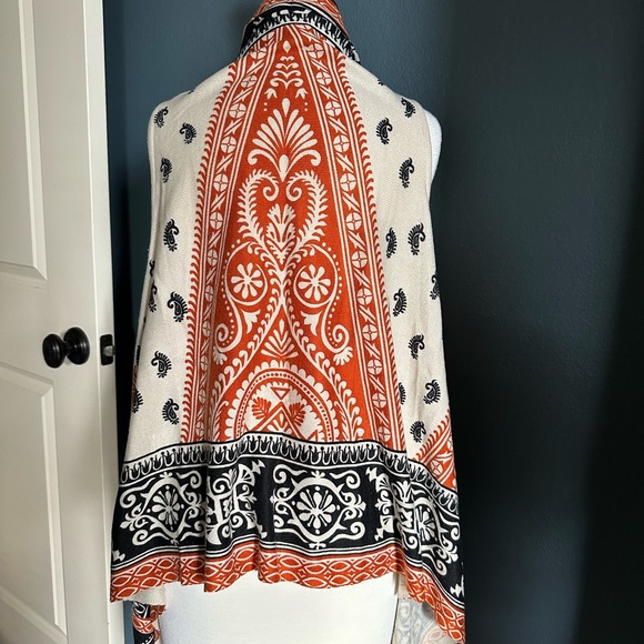 Soho Chick shrug.. - Picture 3 of 4